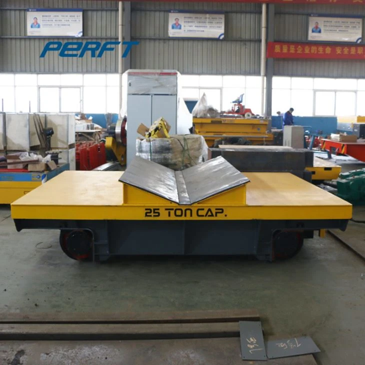 Carro de transport de motlles autopropulsat